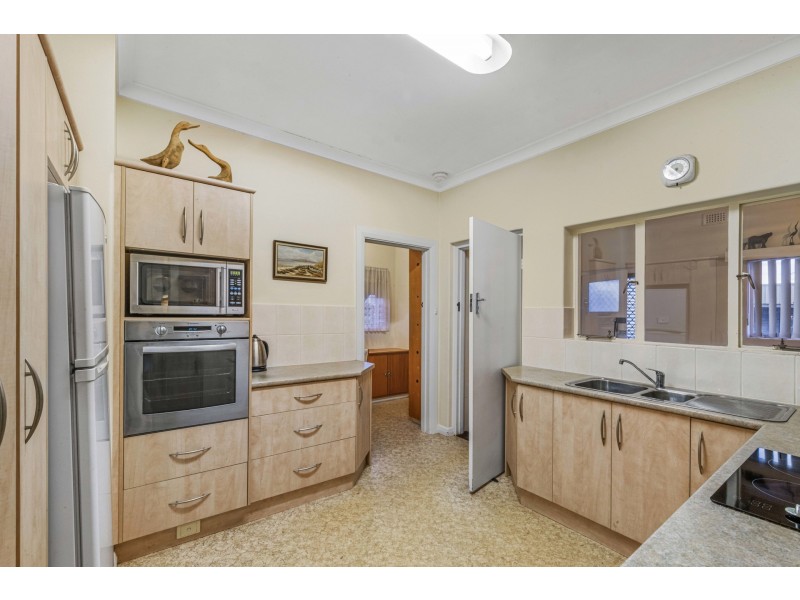 16 Honeyton Street, Seaton SA 5023