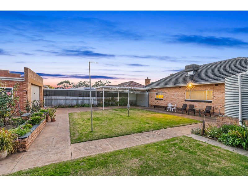 16 Honeyton Street, Seaton SA 5023