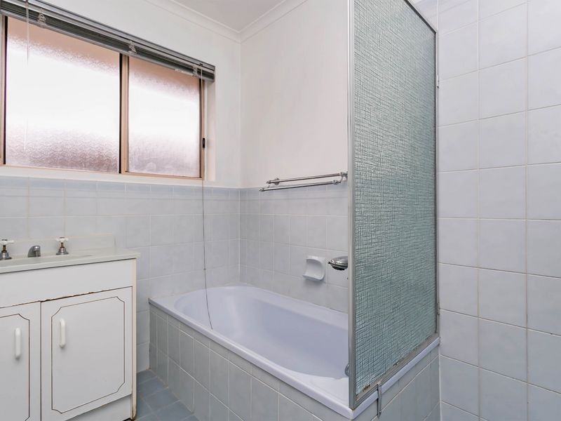 18 Alderman Avenue, Pennington SA 5013