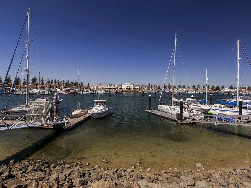 18 Gulf Point Drive, North Haven SA 5018