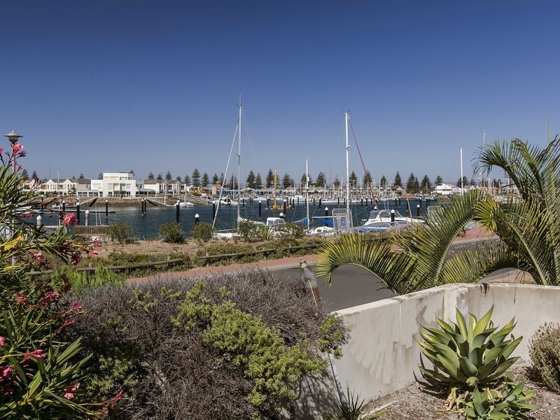 18 Gulf Point Drive, North Haven SA 5018