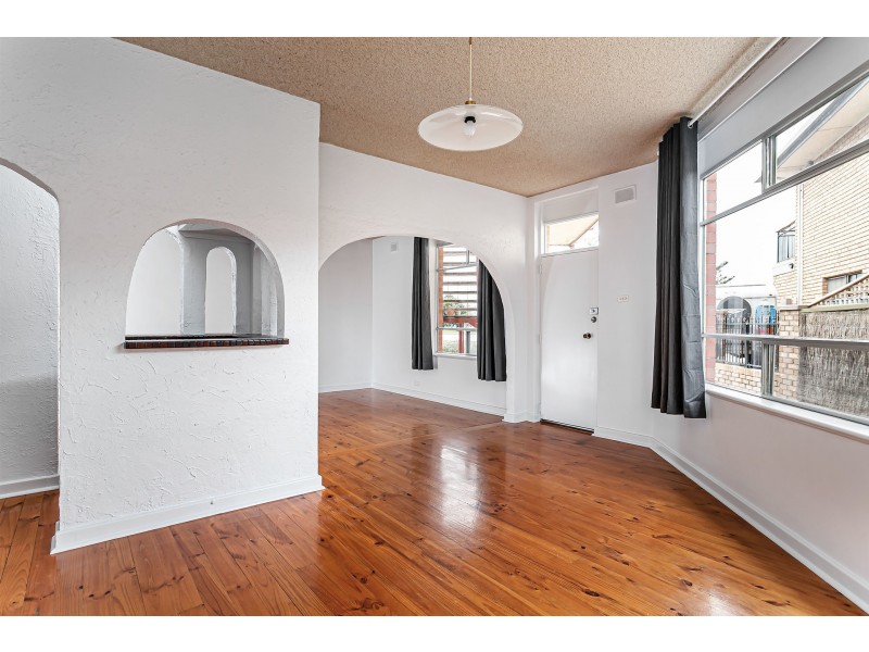 1/22 Patawalonga Frontage, Glenelg North SA 5045