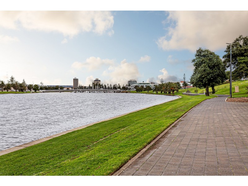 1/22 Patawalonga Frontage, Glenelg North SA 5045