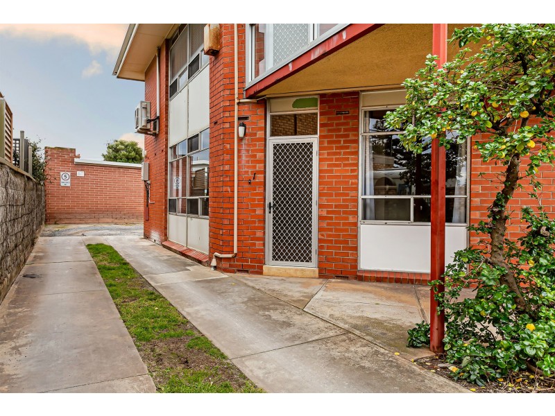 1/22 Patawalonga Frontage, Glenelg North SA 5045
