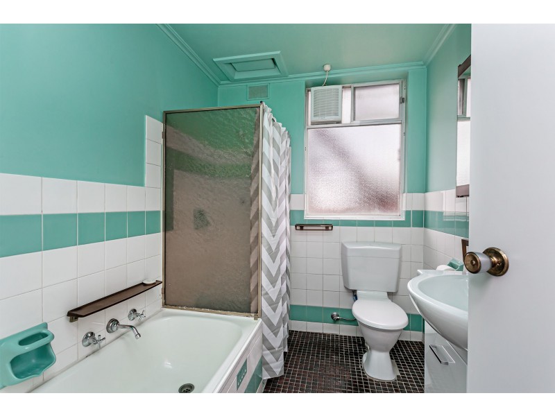 1/22 Patawalonga Frontage, Glenelg North SA 5045