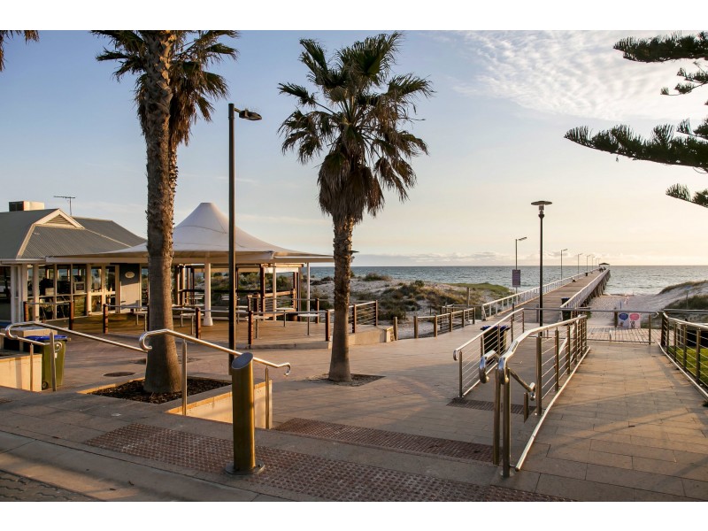 122 Seaview Road, Tennyson SA 5022