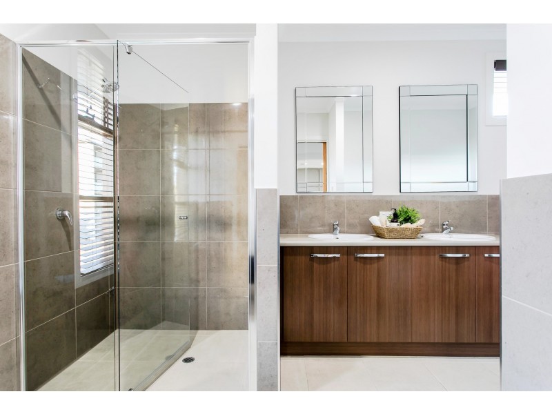 2 Cardinal Street, St Clair SA 5280