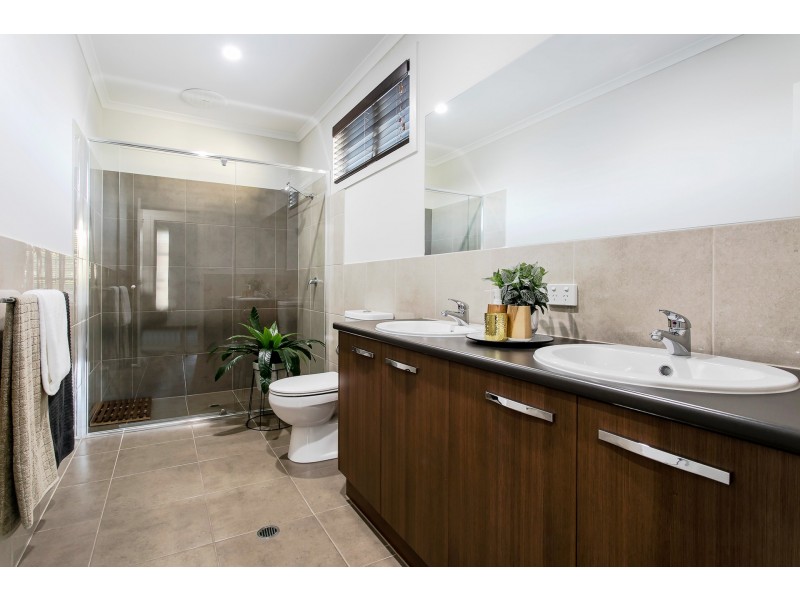 2 Cardinal Street, St Clair SA 5280