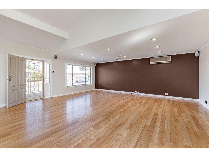 21 Woodlake Avenue, West Lakes SA 5021