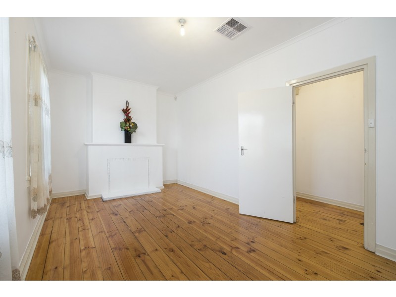 22 Fourth Avenue, Woodville Gardens SA 5012