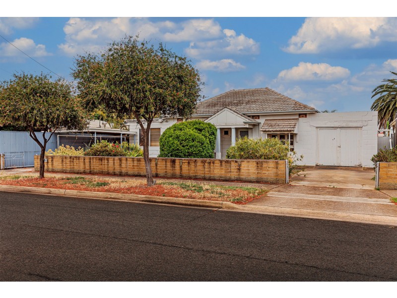 1 Fifth Avenue, Seaton SA 5023