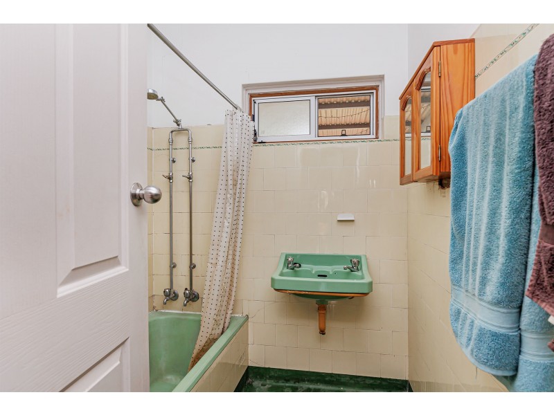 1 Fifth Avenue, Seaton SA 5023
