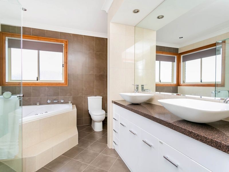 11 Spencer Court, Mawson Lakes SA 5095