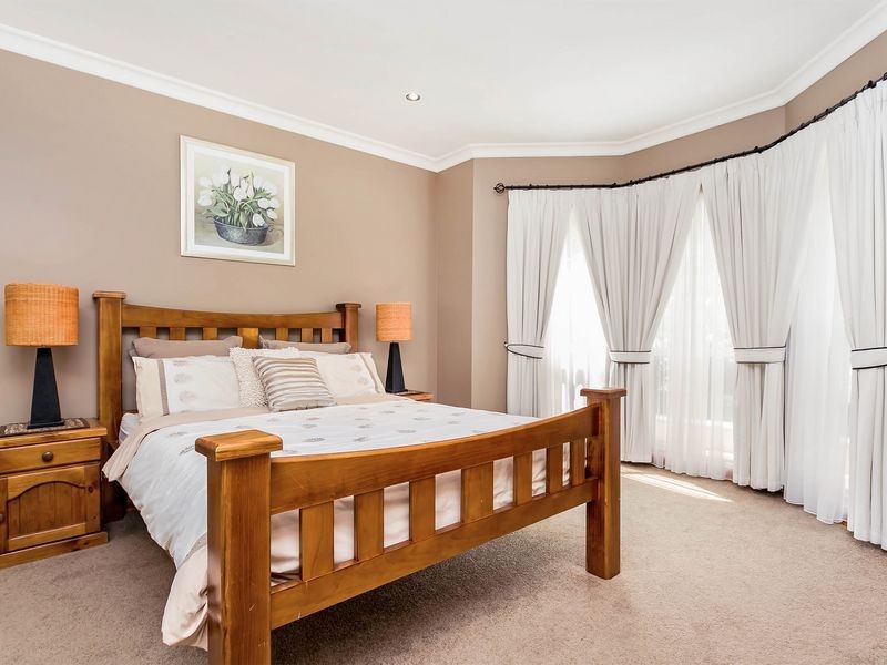 11 Spencer Court, Mawson Lakes SA 5095