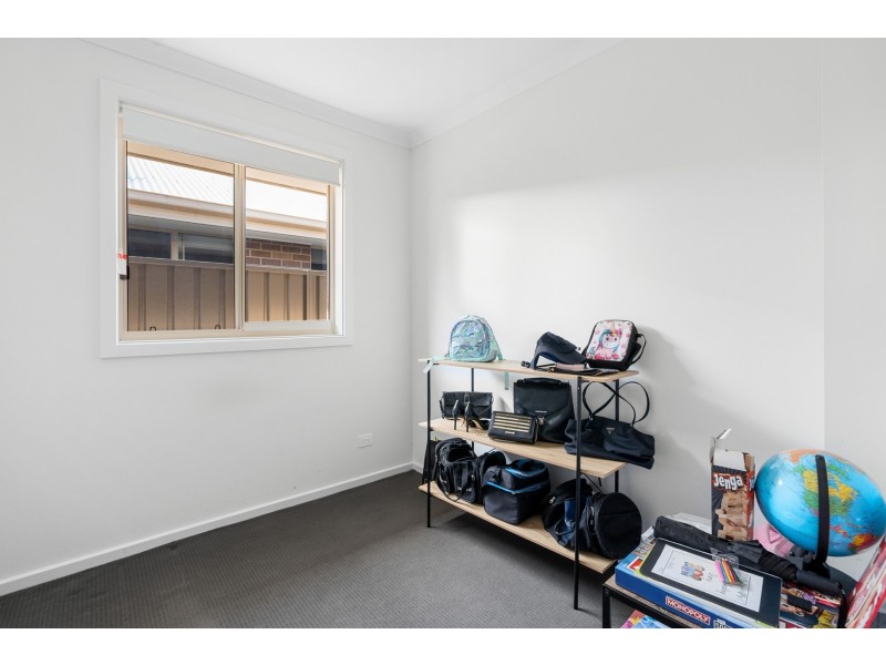 17 Victoria Way, Mansfield Park SA 5012