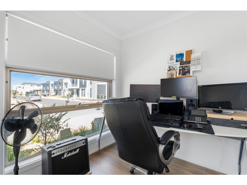 17 Victoria Way, Mansfield Park SA 5012