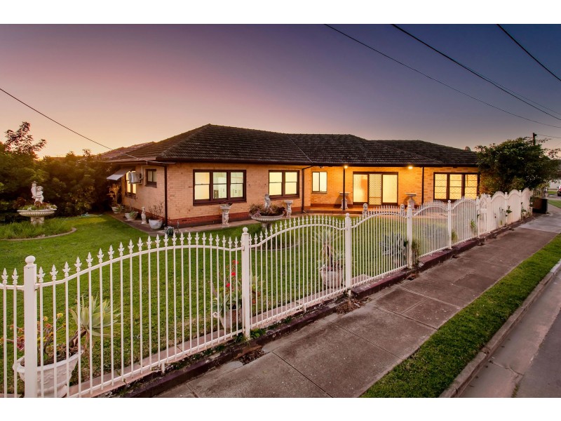 15 Stott Crescent, Brooklyn Park SA 5032