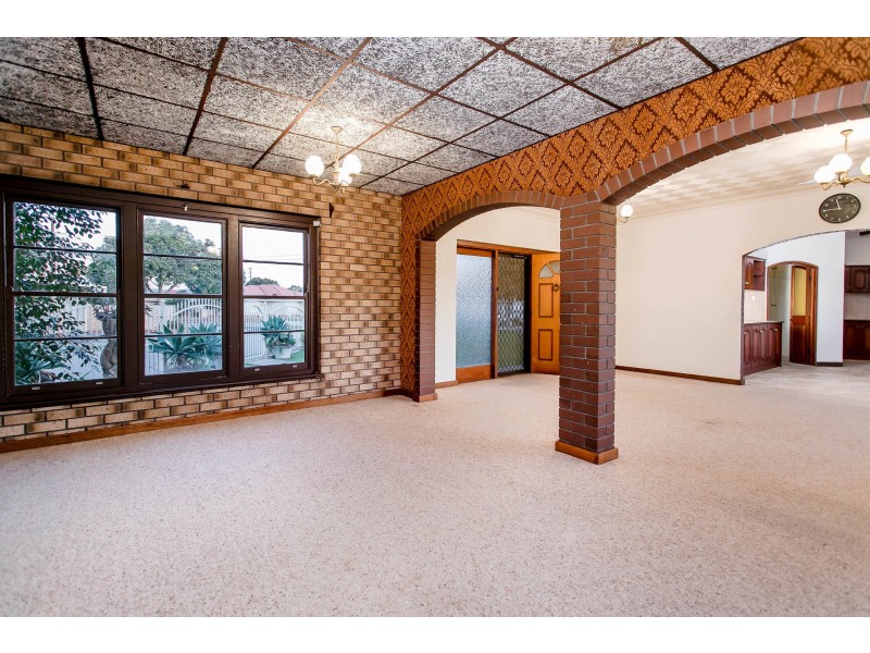 15 Stott Crescent, Brooklyn Park SA 5032