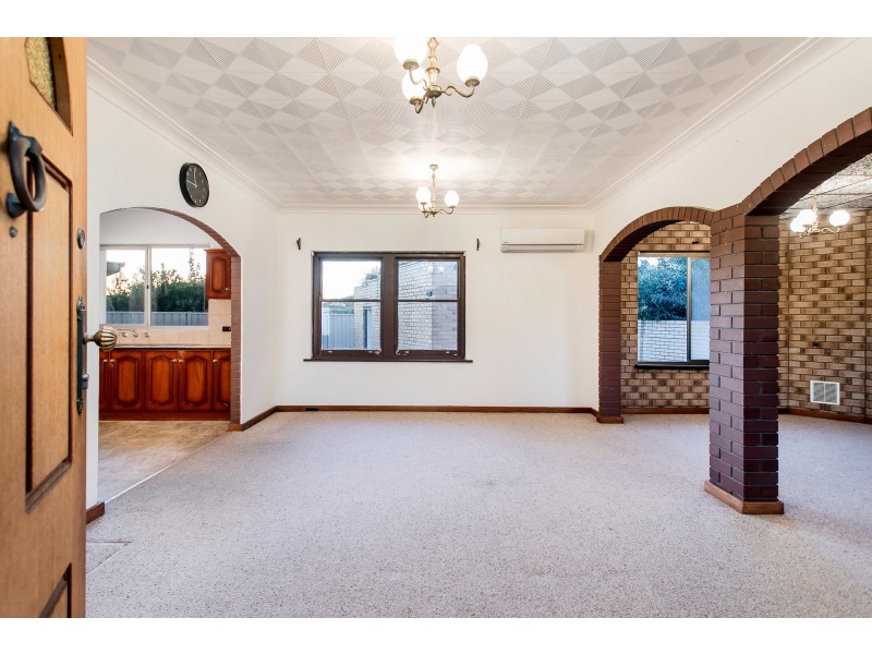 15 Stott Crescent, Brooklyn Park SA 5032