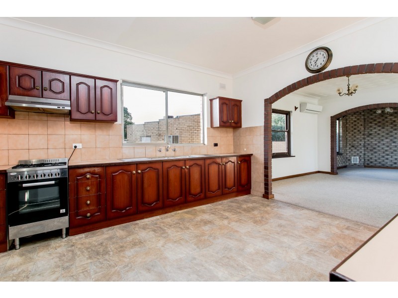 15 Stott Crescent, Brooklyn Park SA 5032