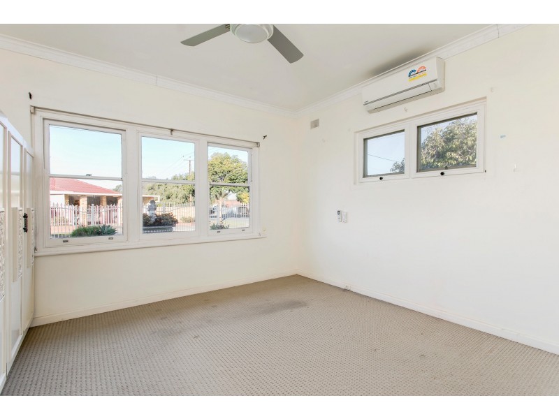 15 Stott Crescent, Brooklyn Park SA 5032