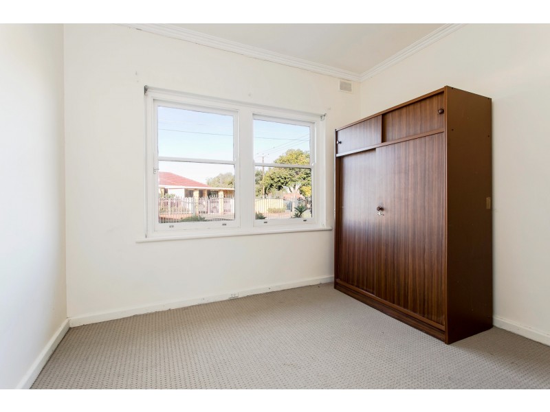 15 Stott Crescent, Brooklyn Park SA 5032