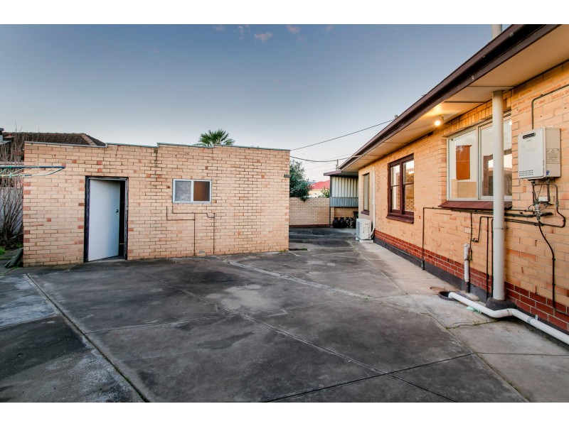 15 Stott Crescent, Brooklyn Park SA 5032