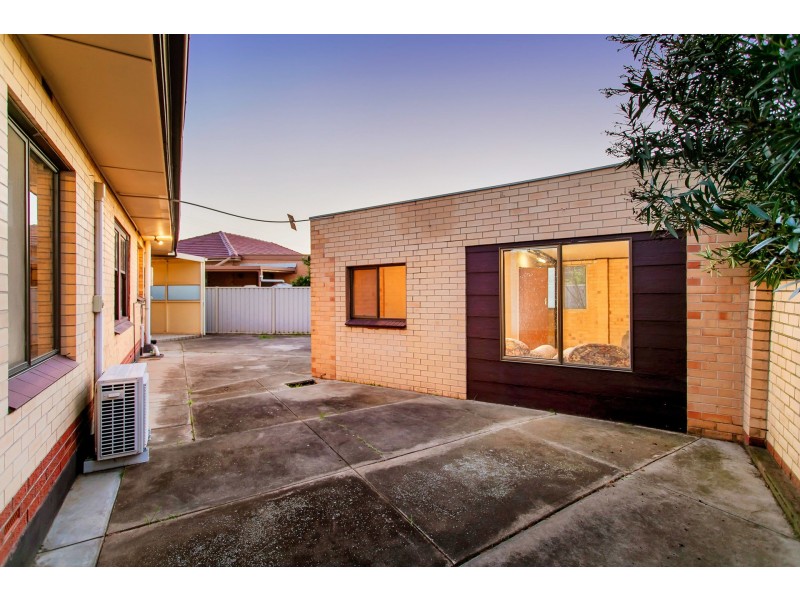 15 Stott Crescent, Brooklyn Park SA 5032