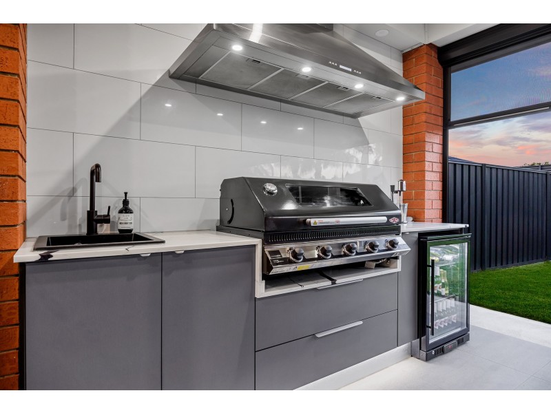 38 Lucerne Grove, Findon SA 5023
