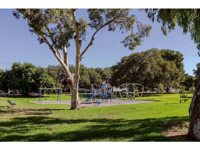 3/9 Yorktown Crescent, Henley Beach South SA 5022