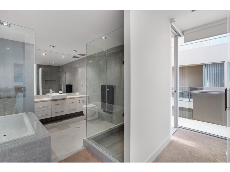 32/8-9 North Esplanade, Glenelg North SA 5045
