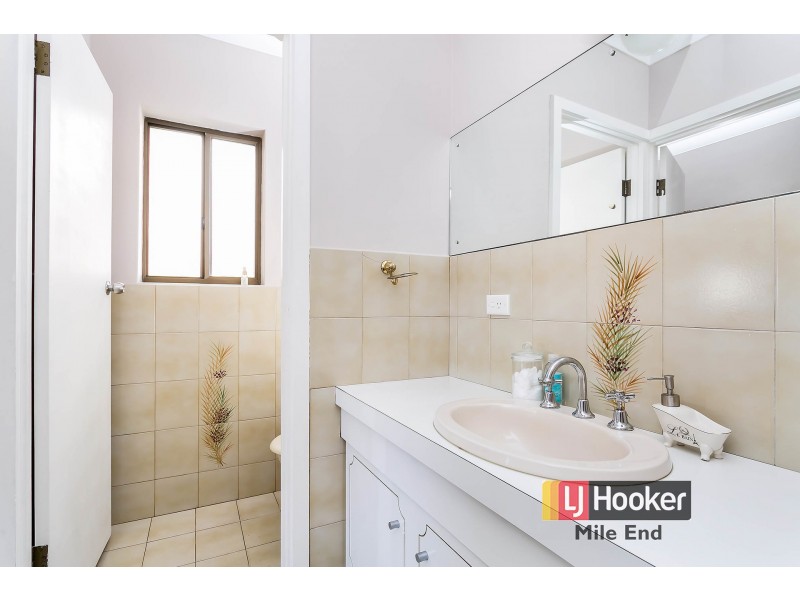 2/1 Cocos Grove, West Lakes SA 5021
