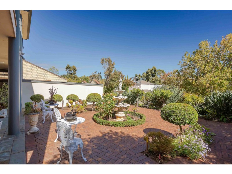 8 Frontignac Avenue, Wattle Park SA 5066