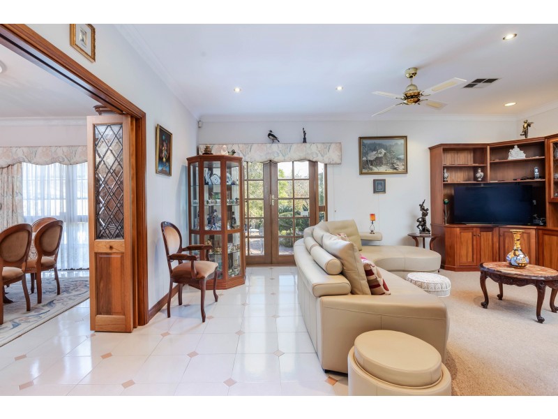 8 Frontignac Avenue, Wattle Park SA 5066