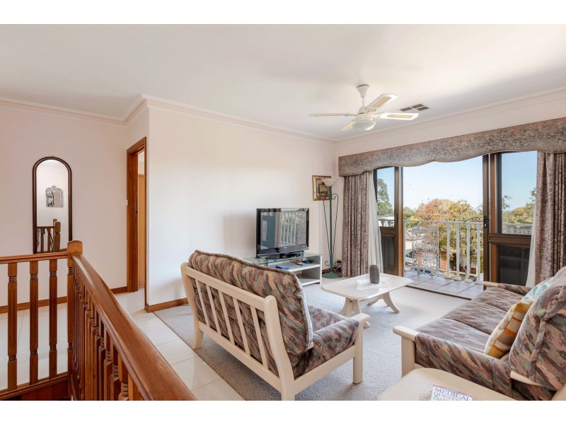 8 Frontignac Avenue, Wattle Park SA 5066