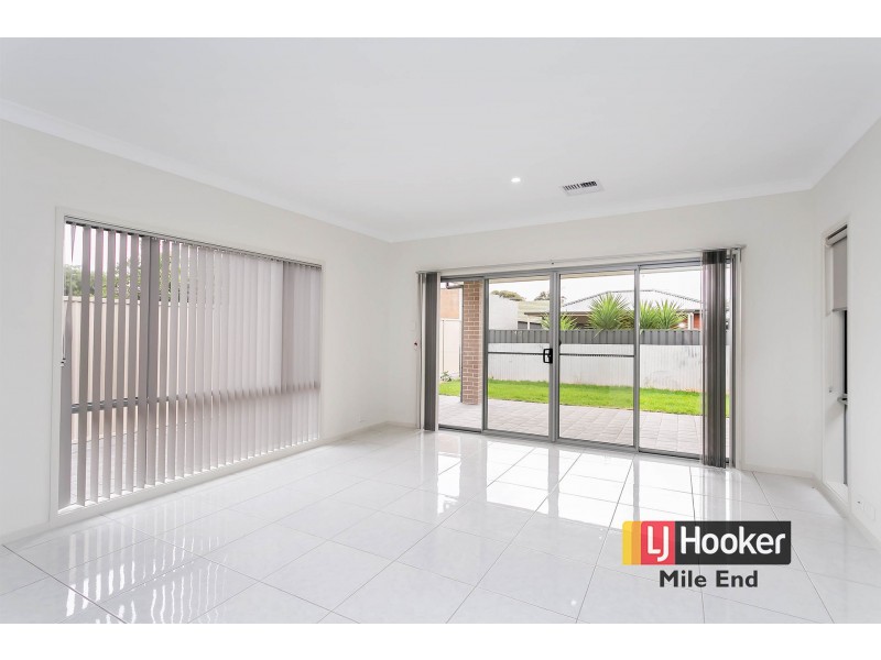 7 Burton Avenue, Park Holme SA 5043