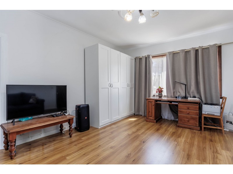 327 Sir Donald Bradman Drive, Brooklyn Park SA 5032