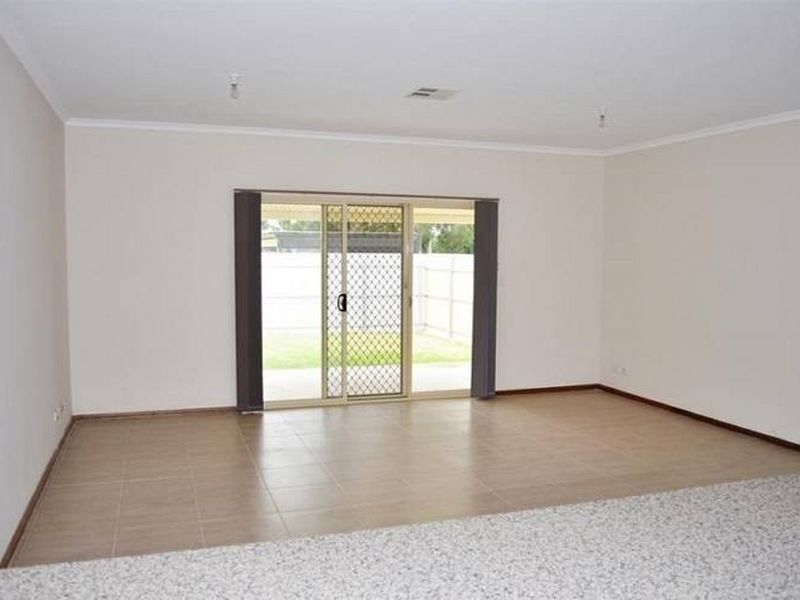 8A Joanna Street, Largs Bay SA 5016