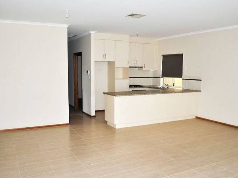 8A Joanna Street, Largs Bay SA 5016