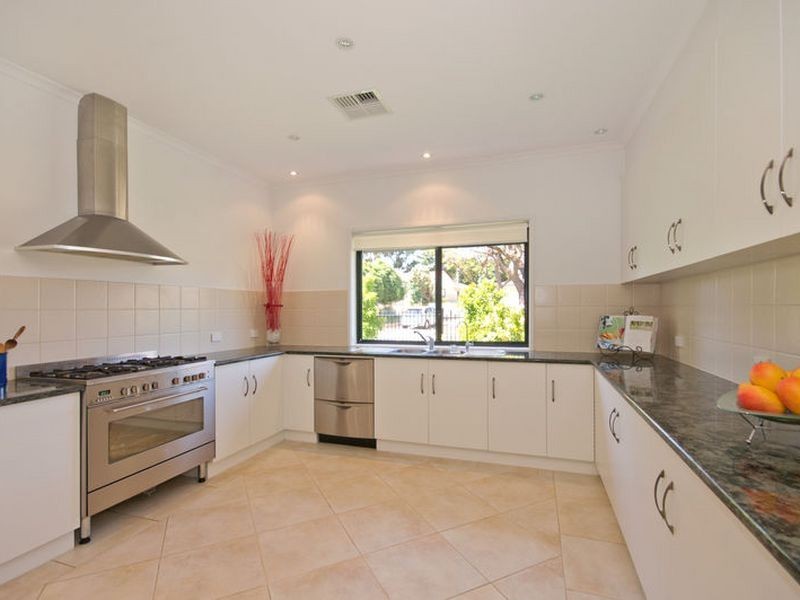 17 Macquarie Avenue, Hillcrest SA 5086