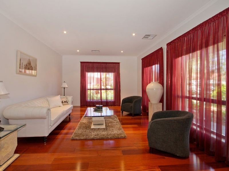 17 Macquarie Avenue, Hillcrest SA 5086