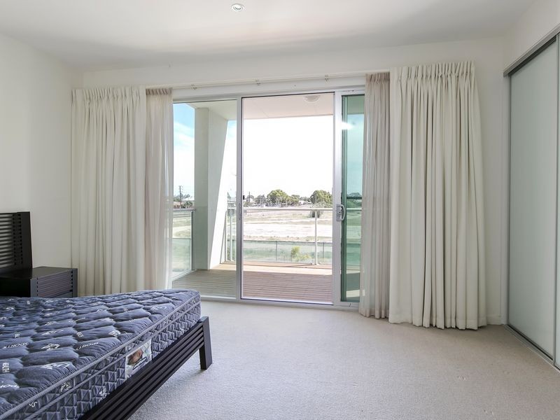 12 Karka Cove, New Port SA 5015