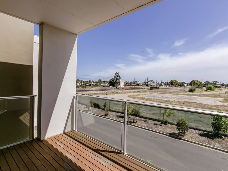 12 Karka Cove, New Port SA 5015