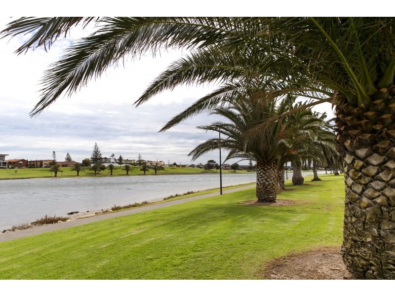 1/8 MacFarlane Street, Glenelg North SA 5045