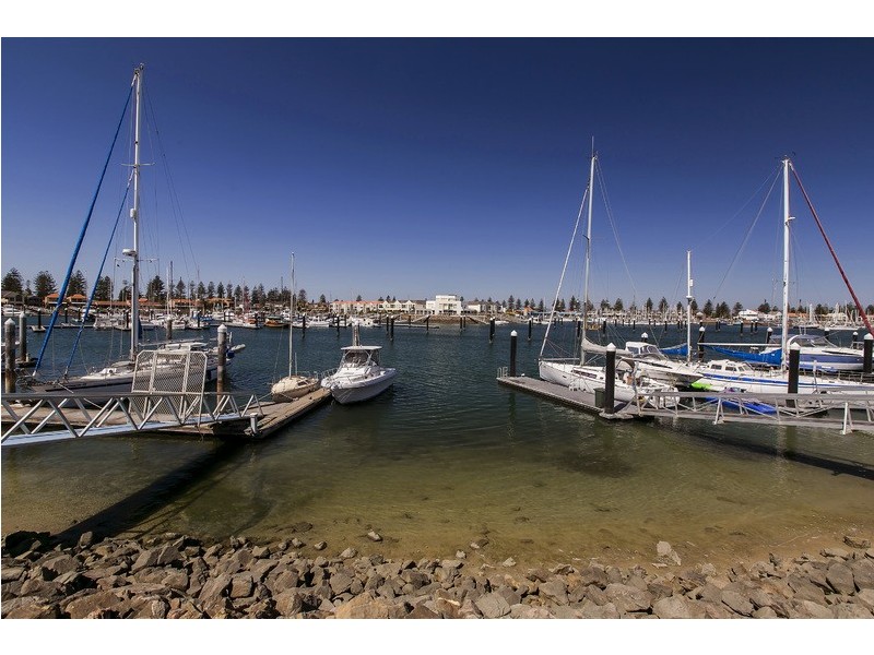 18 Gulf Point Drive, North Haven SA 5018