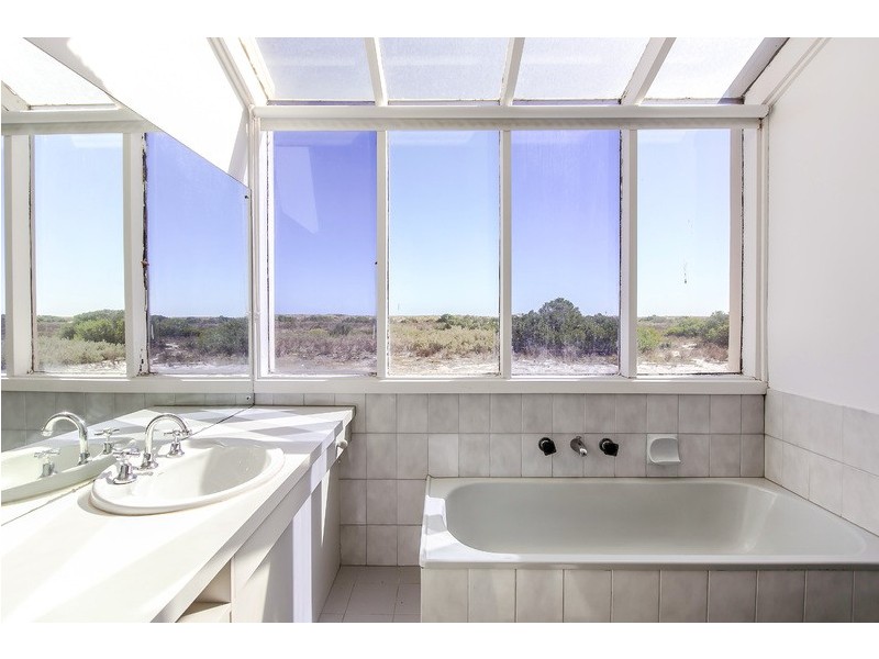 18 Gulf Point Drive, North Haven SA 5018
