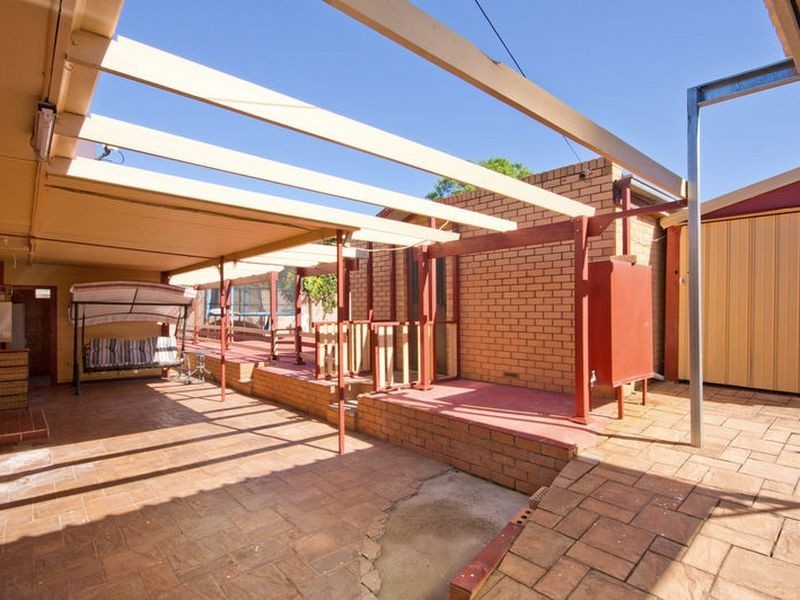 14 Heather Drive, Para Vista SA 5093