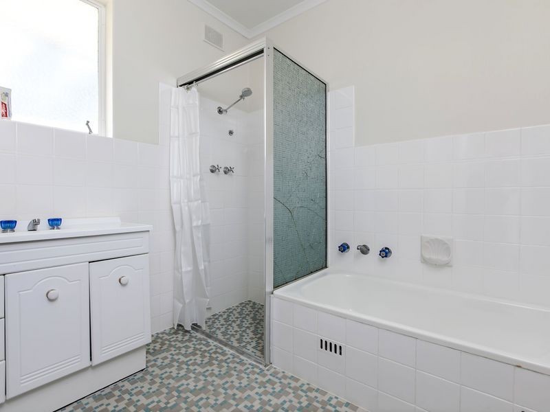 4 Brian Way, Valley View SA 5093