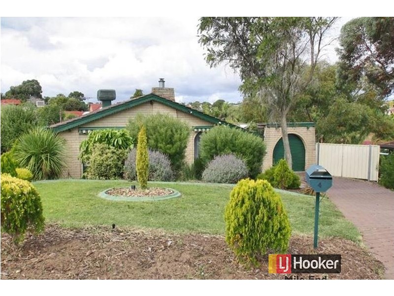 4 Falcon Court, Hallett Cove SA 5158