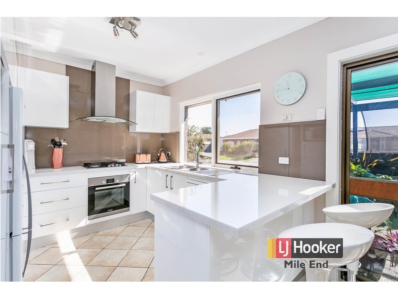 2/1 Cocos Grove, West Lakes SA 5021